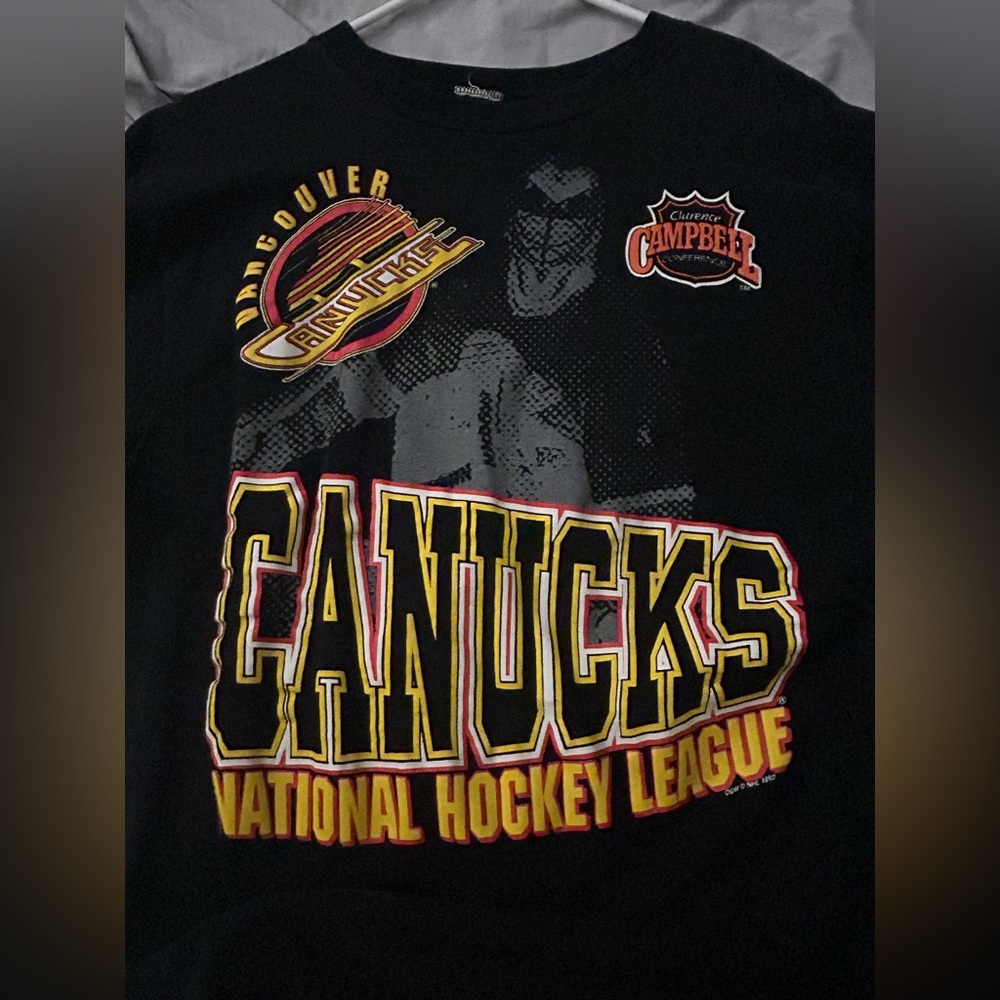 VINTAGE Vancouver Canucks men’s T shirt Large